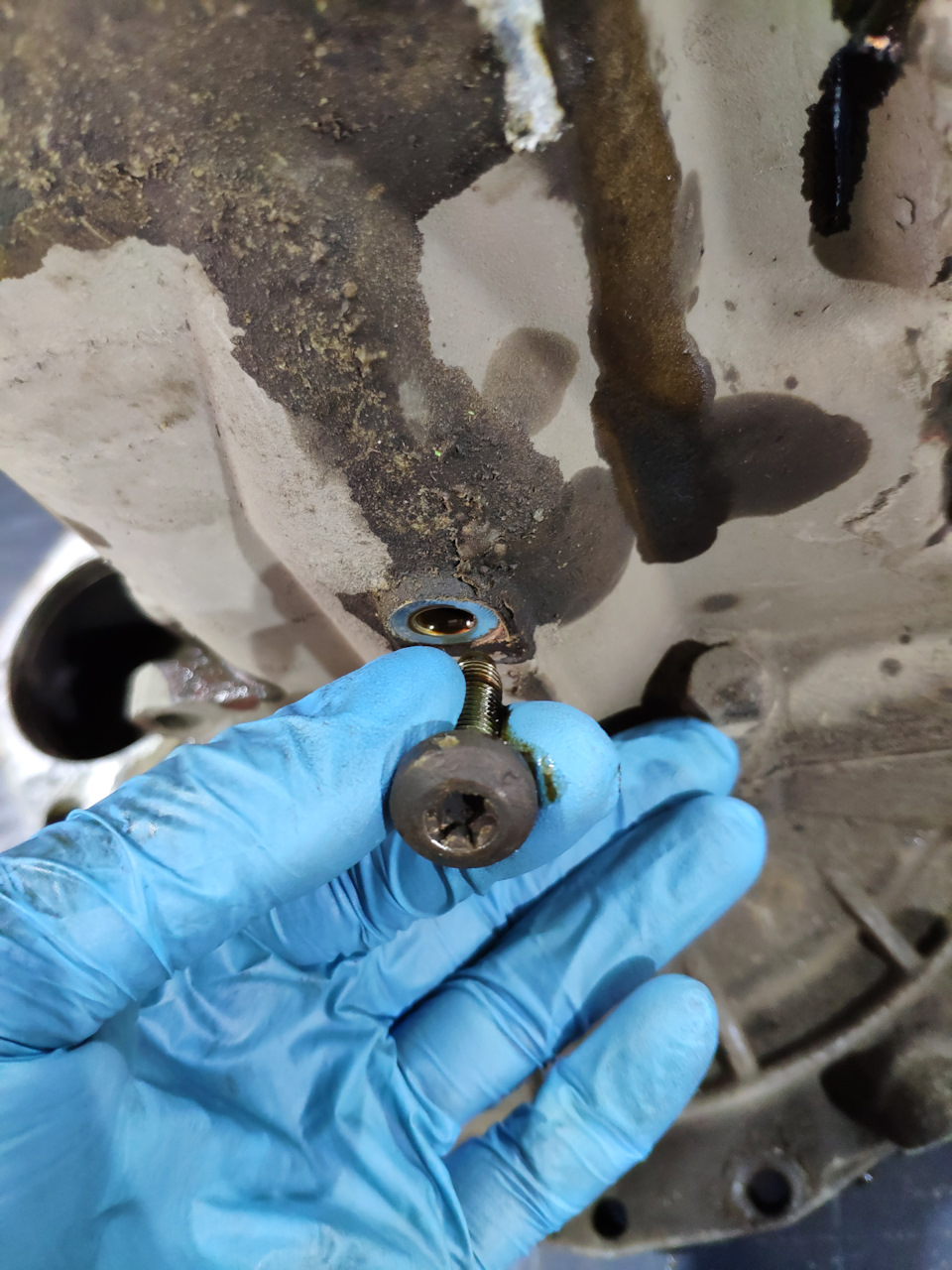 болт фиксации заднего хода,  — Volkswagen Golf Mk4