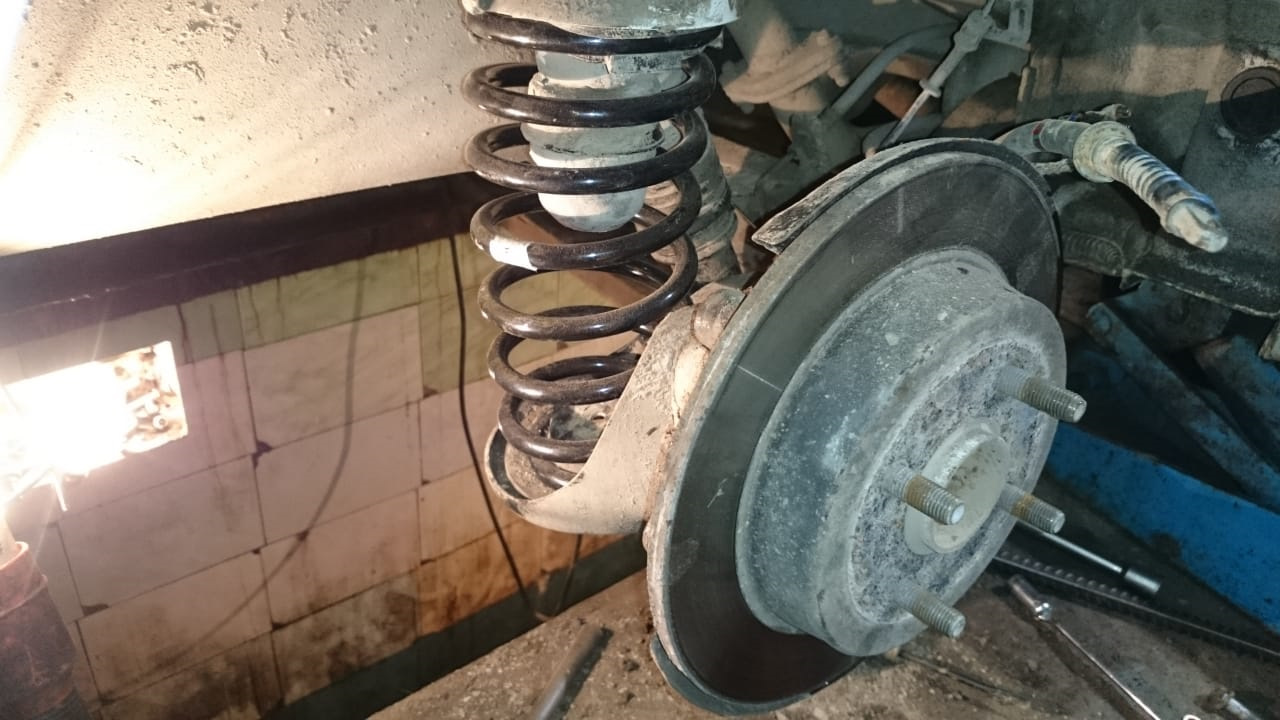Задние пружины, задние суппорта + колодки — Hyundai Solaris (1G), 1,6 л ...
