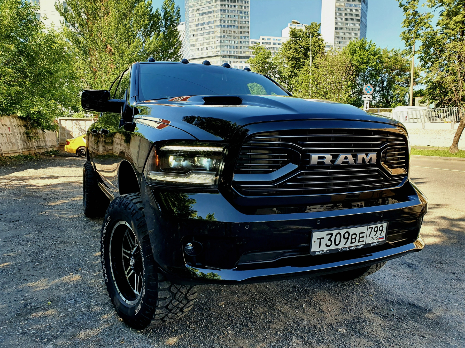 Додж рам 2003. Dodge ram srt 10 2005. Додж рам в грязи. Додж рам разгон до 100. Dodge ram srt 10 2006.