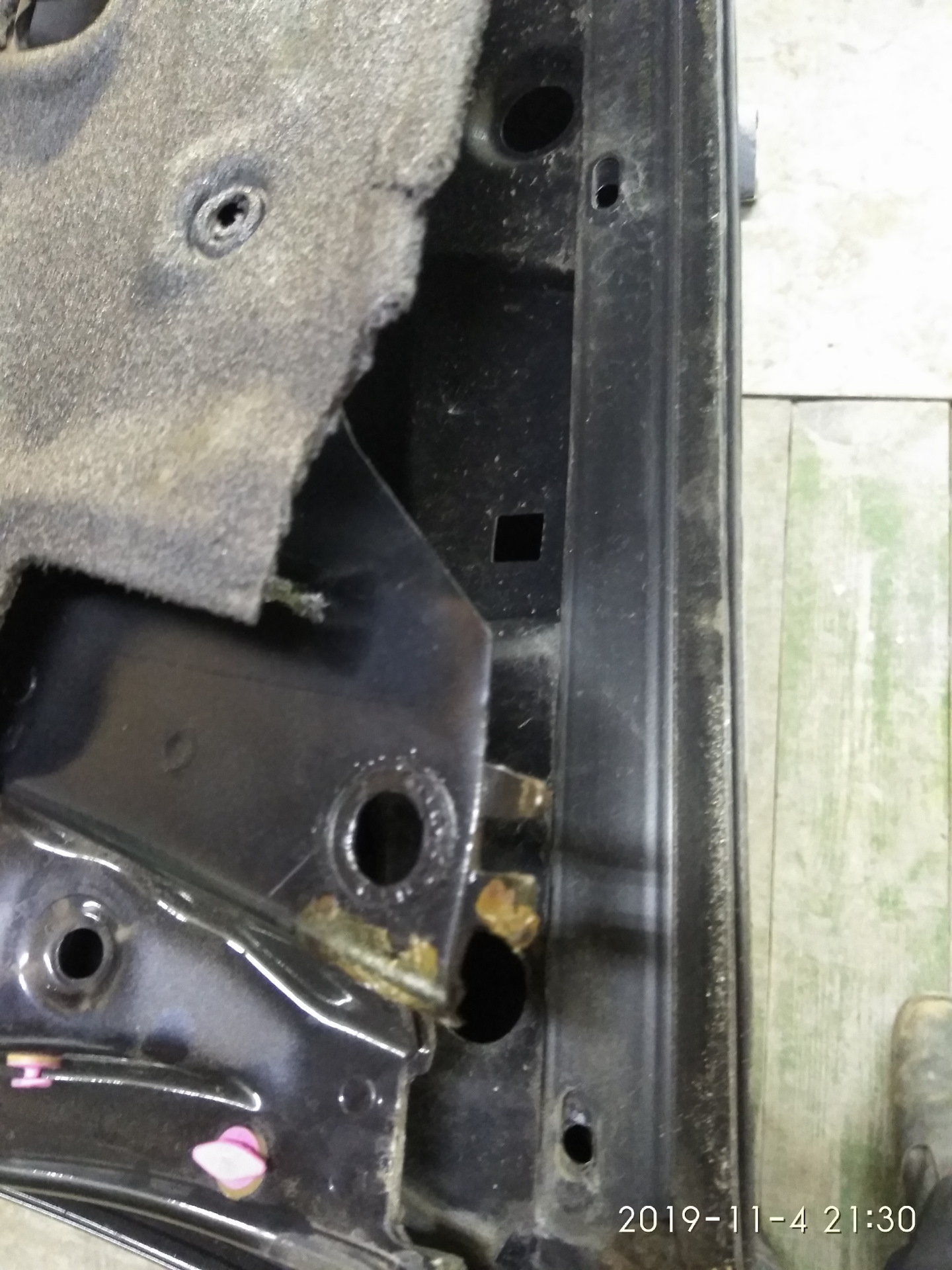 Как снять хром с двери. — Audi A4 (B6), 1,9 л, 2002 года | своими ...