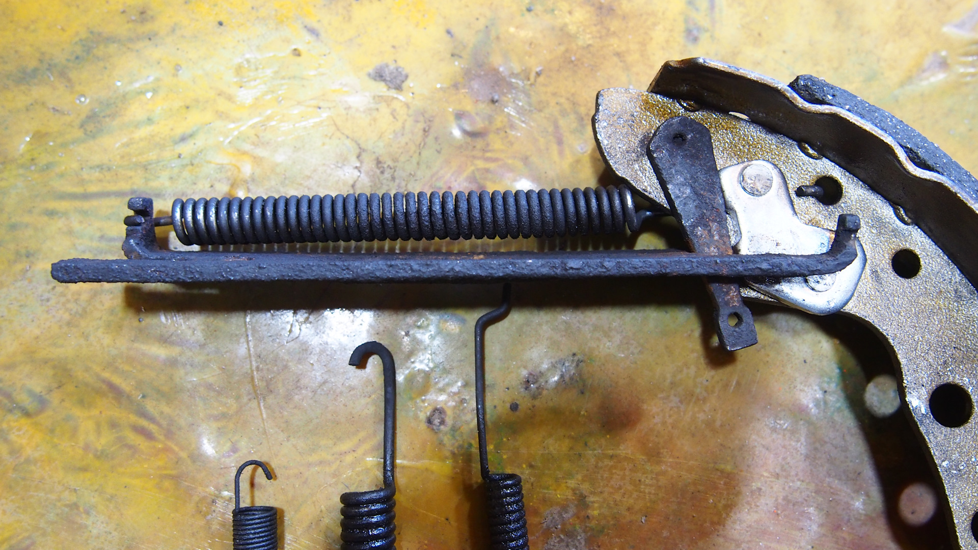 тормозные колодки пассат б3. задние колодки пассат б3 барабанные. Volkswagen passat b3 тормоза задние барабанные. задние тормозные колодки пассат б3 барабанные. задние колодки гольф 5 1.