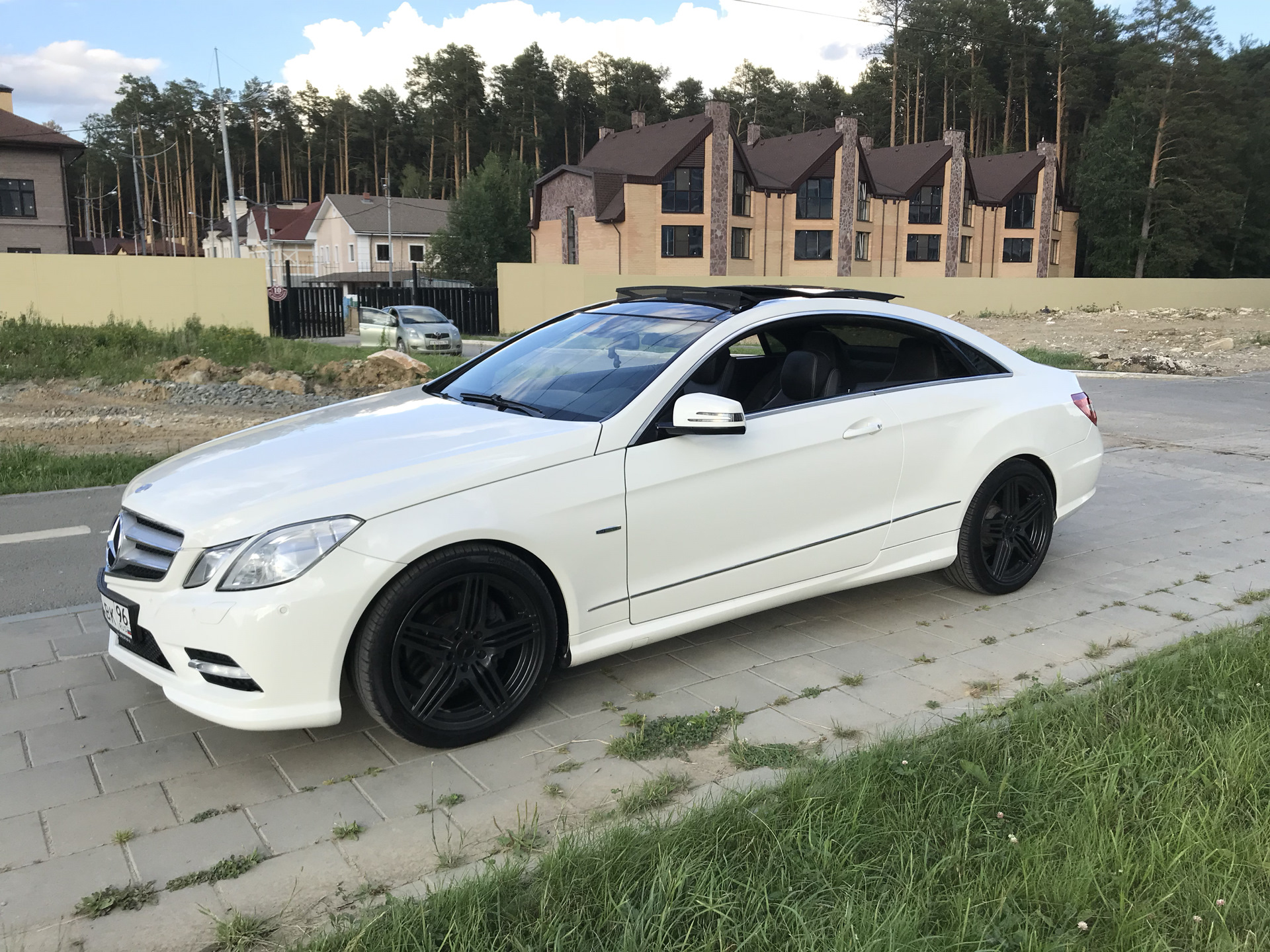 Mercedes w204 Coupe Р±РµР»С‹Р№