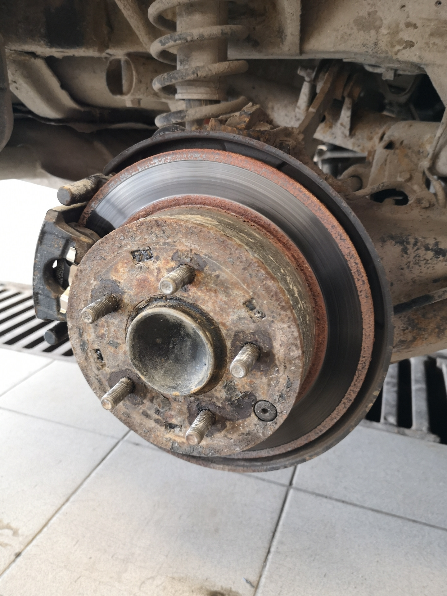 Суппорт, свечи, тормозная жидкость — Mitsubishi Lancer X, 1,8 л, 2008 ...