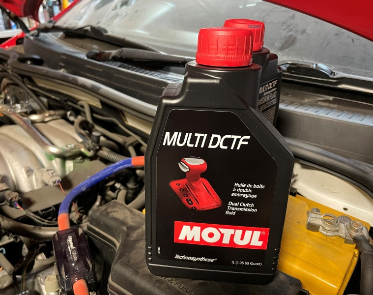 Масло Мотюль. С допусками под DSG, подходит для нашей коробки. Необходимо 1.2 литра. Заливаем и можно запускать мотор. — Toyota Altezza