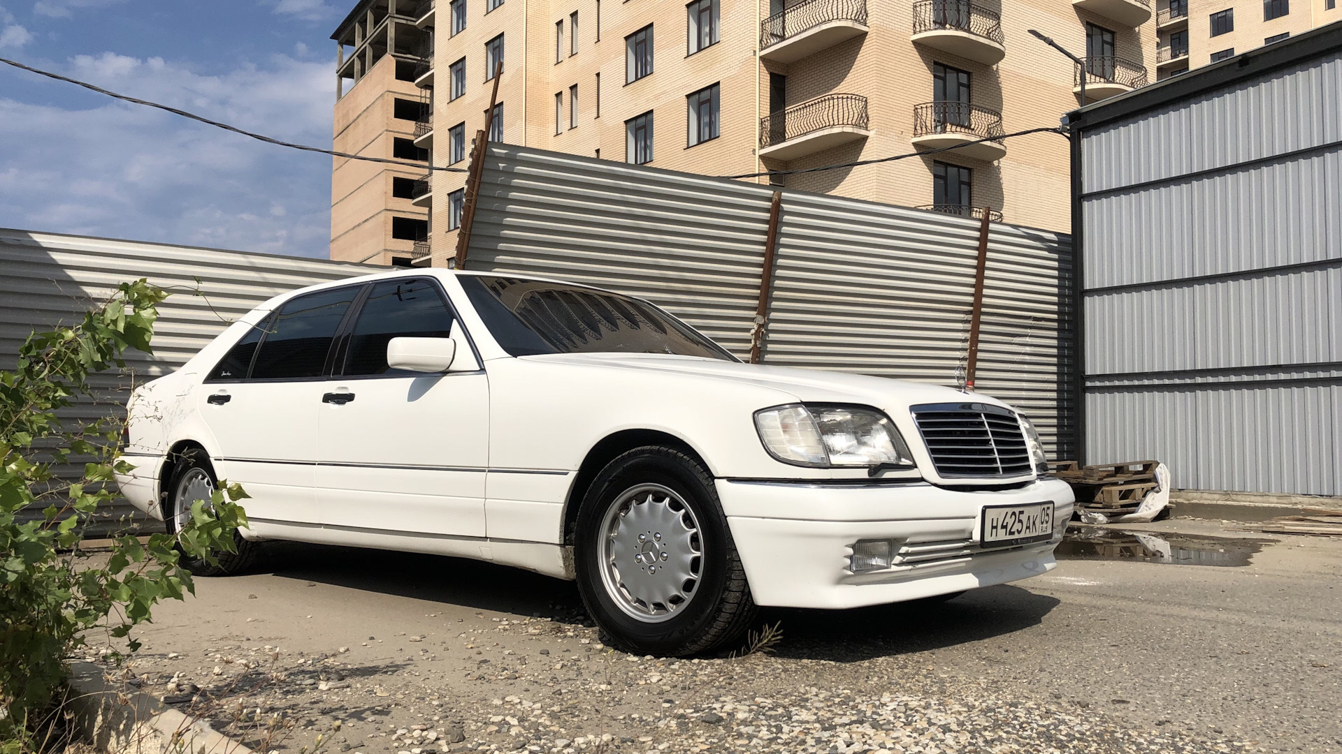 W220 1999. Мерседес в Махачкале.