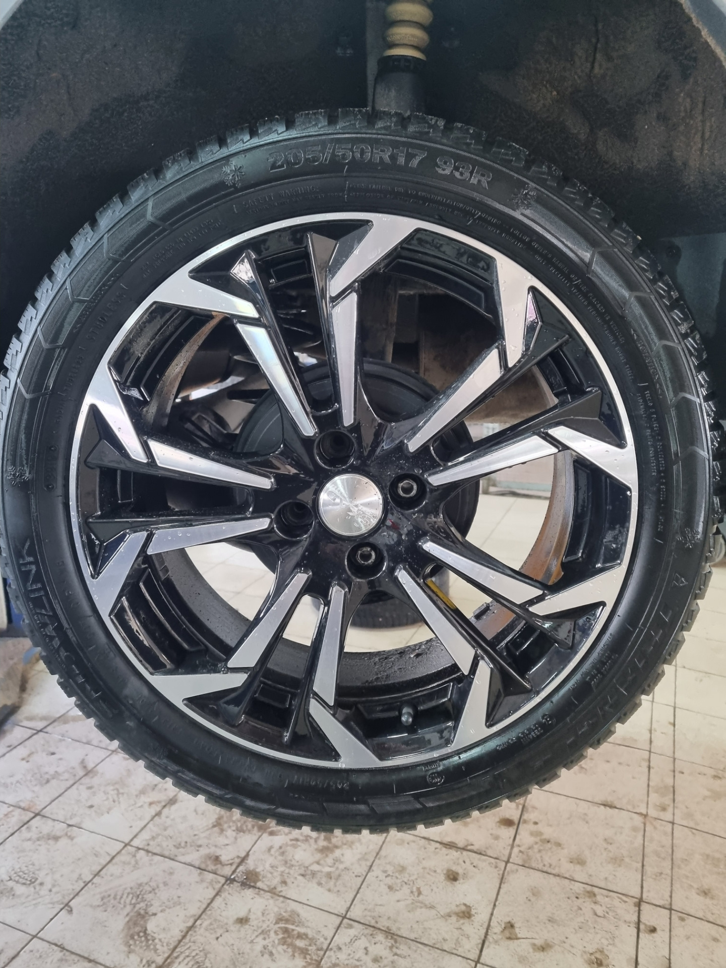Как лучше? Колпачки в литье Веста — Lada Vesta SW, 1,6 л, 2019 года ...