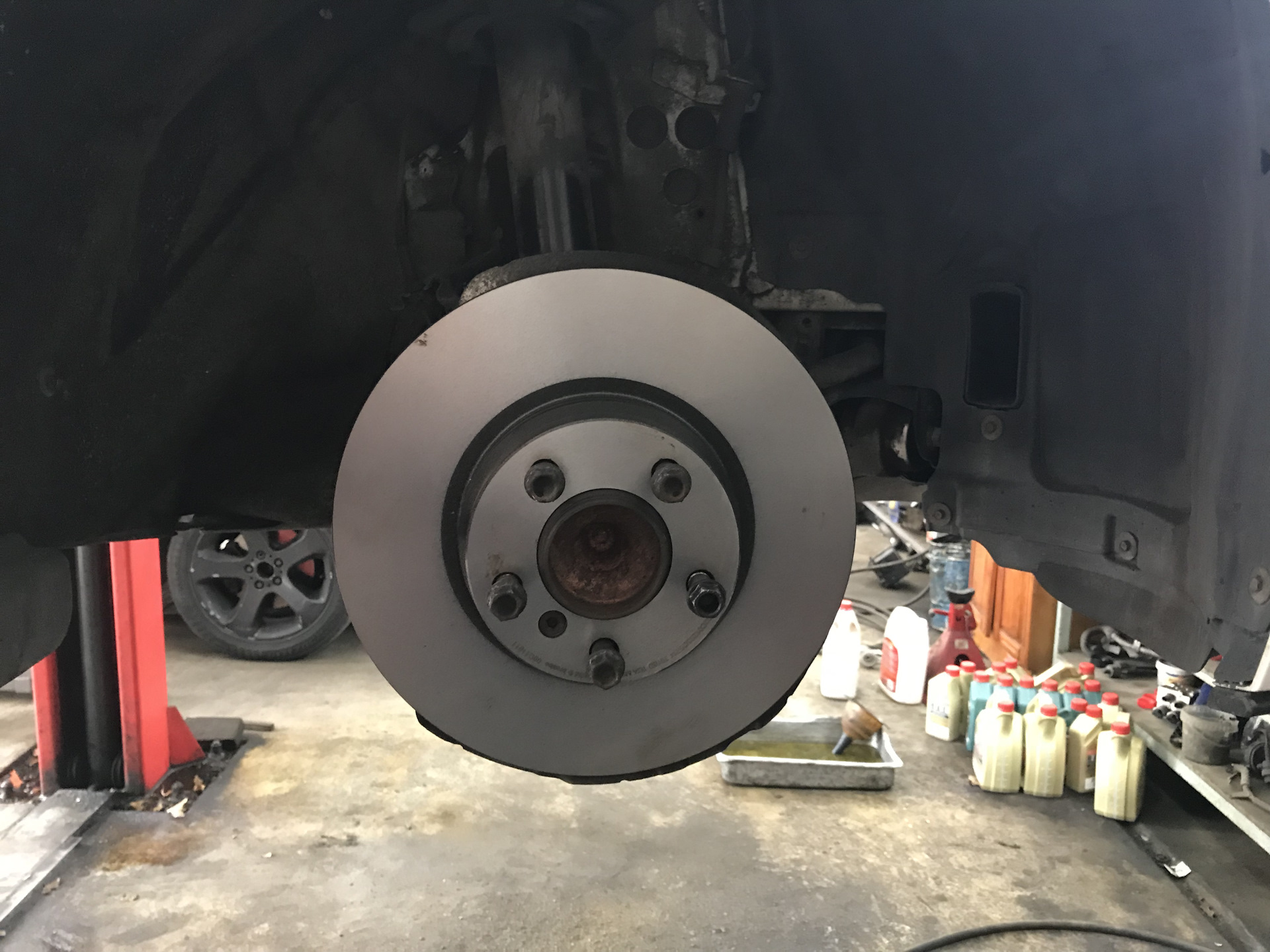 33. Черные диски и красные тормоза (BREMBO) — BMW 3 series (F30), 2 л ...