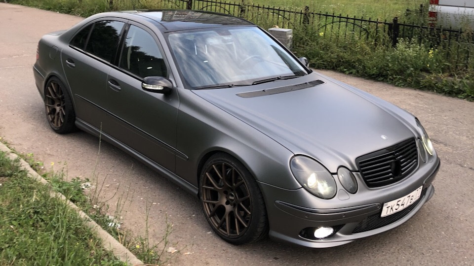 Mercedes w211 Gold Metallic