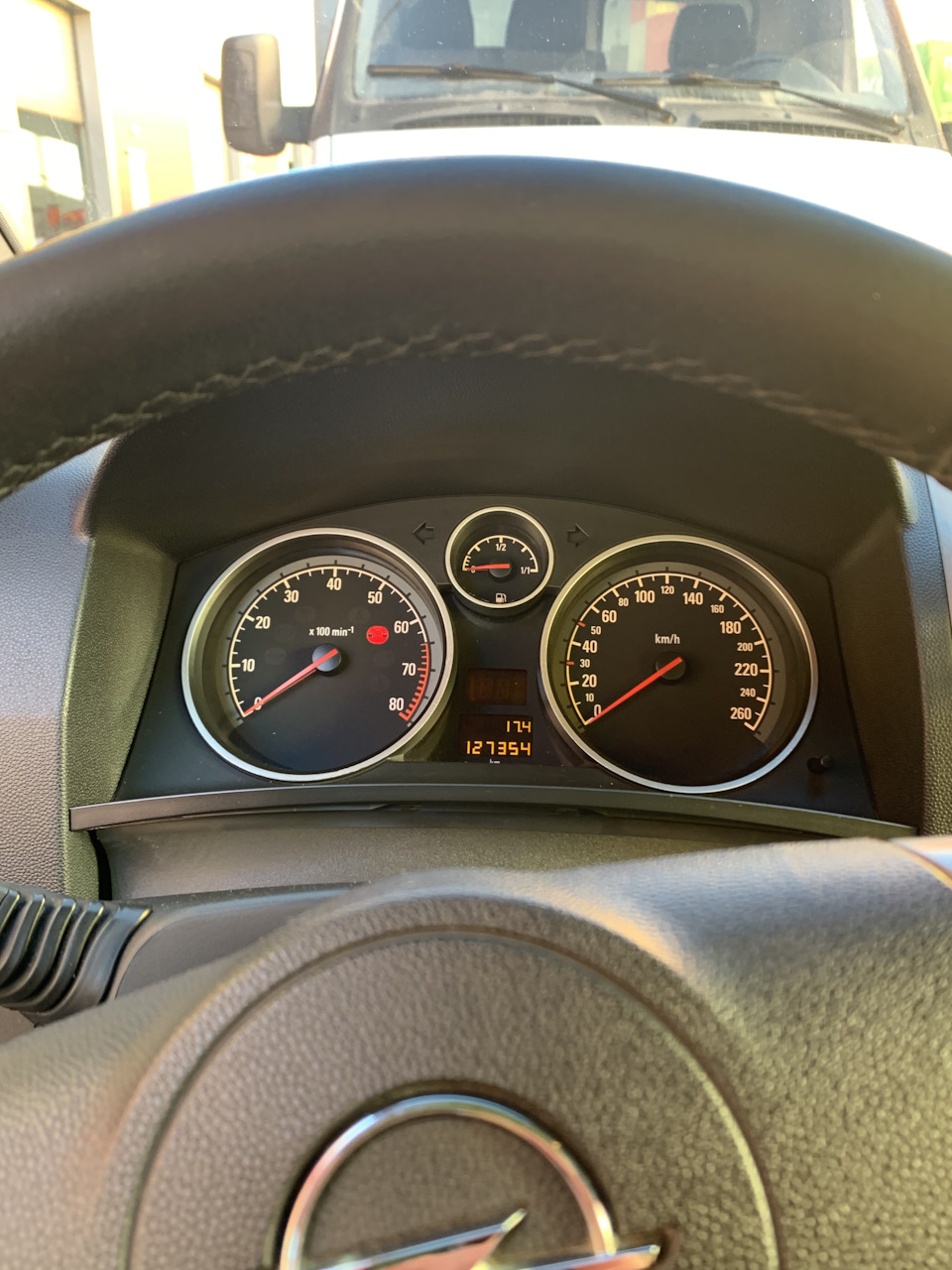 Замена щеток изитроника — Opel Zafira B, 1,8 л, 2007 года | визит на ...