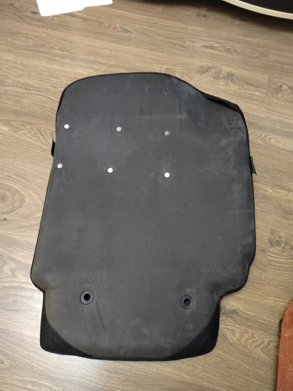 Подпятник на EVA коврик. — Hyundai Creta (1G), 2 л, 2018 года ...