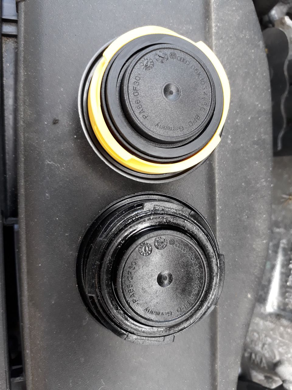 Попытка вылечить потеющую крышку маслозаливной горловины — Volkswagen ...