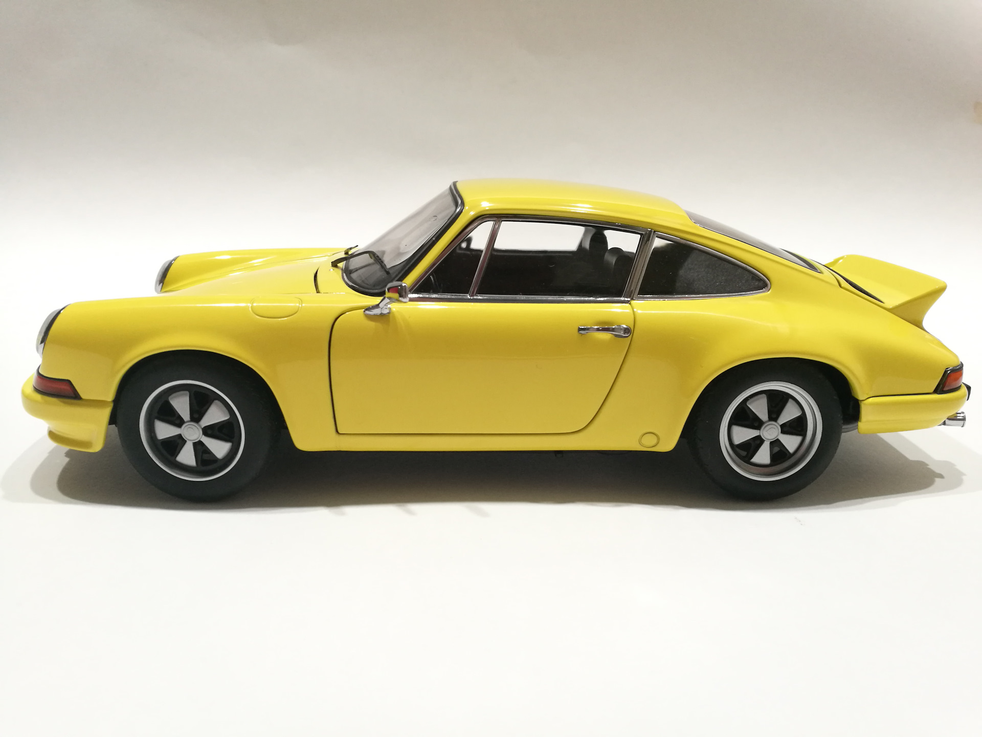 Порше 911 авито. Porsche 911 Carrera RS 2.7 от AUTOART 1:18.