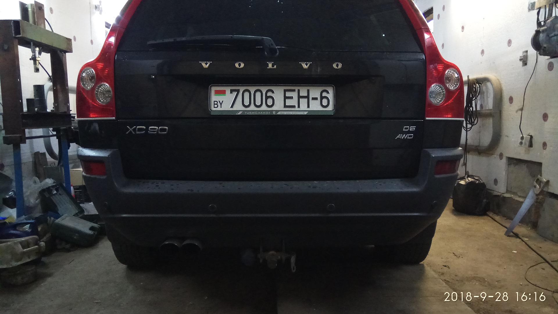 Фаркоп xc90. Юбка заднего бампера Volvo xc90. Защита бампера на Вольво ХС 40. Задний бампер Вольво хс40 21 года. Е83 задний бампер на дорестайл.