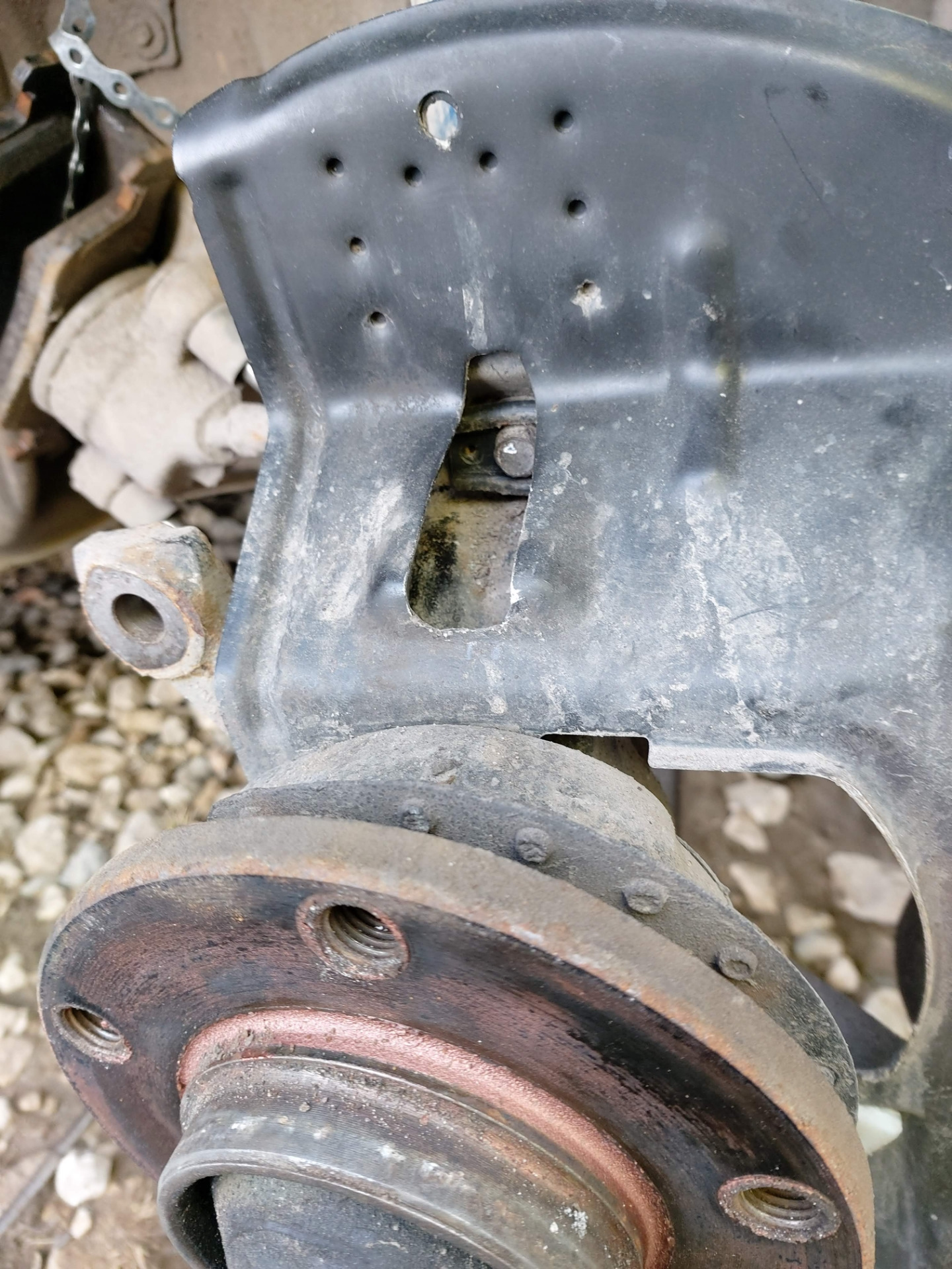 Крепим защиту тормозного диска. — BMW 3 series (E46), 2 л, 2002 года ...