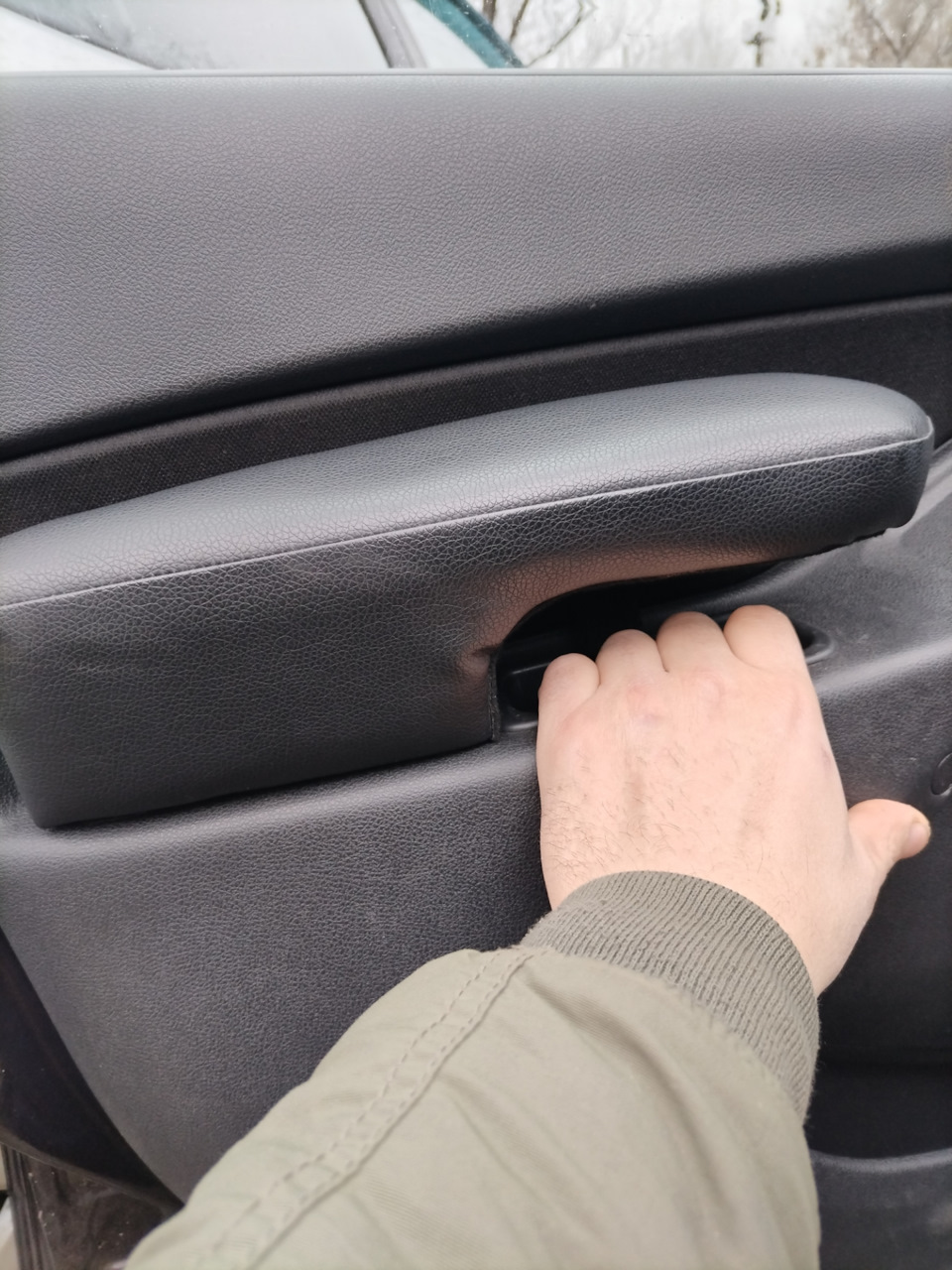 Подлокотник на водительскую дверь Granta, Datsun, Калина2 — DRIVE2