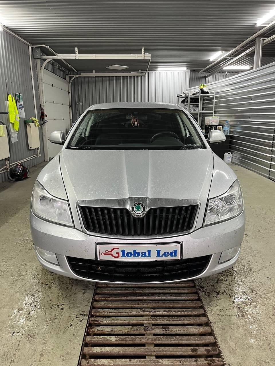 Skoda Octavia A5 Установка bi led модулей — Global LED на DRIVE2