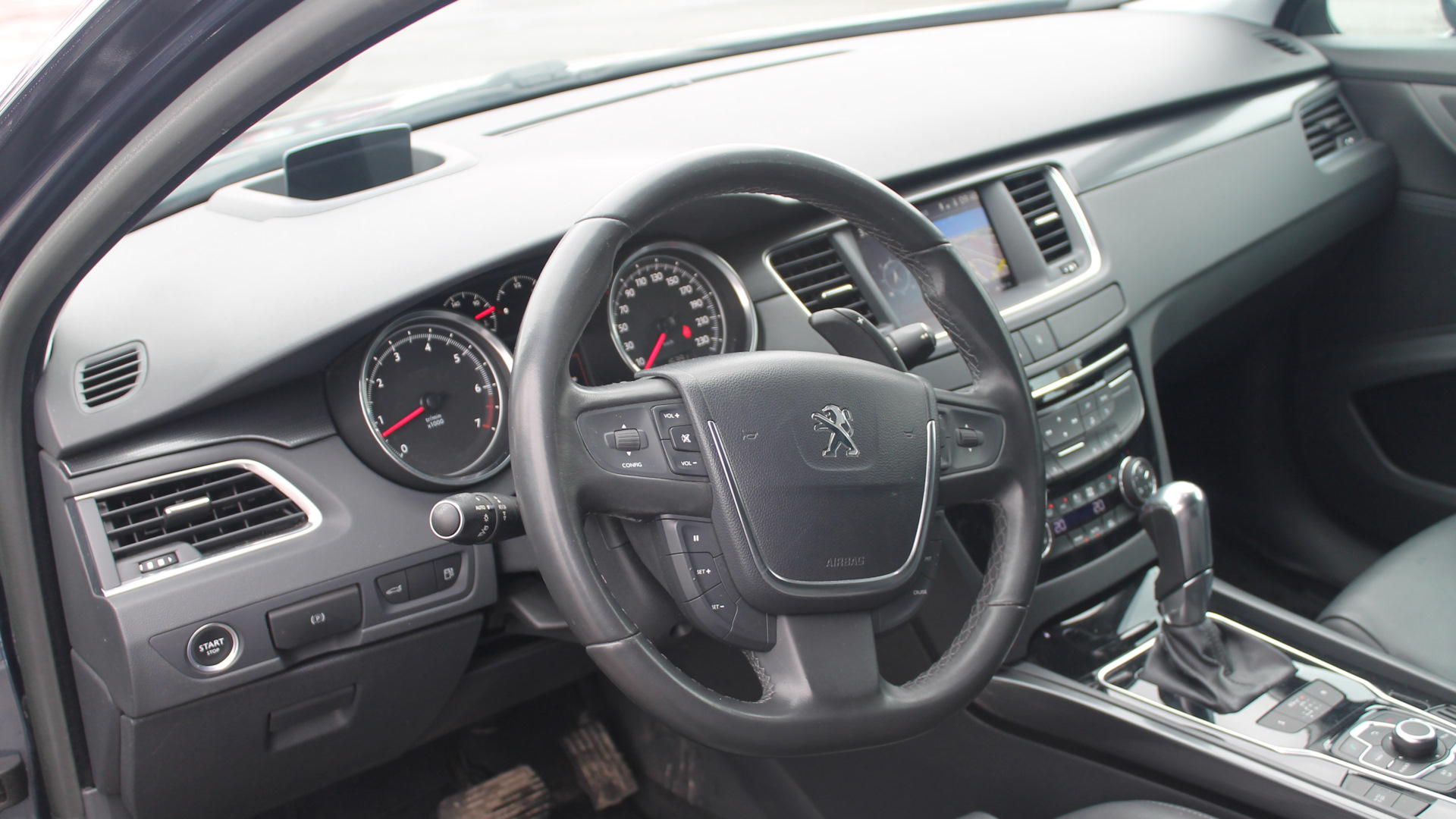 Пежо 508 ремень. Пежо 508 салон. Peugeot 508 2012 салон. Peugeot 508 dashboard. Peugeot 508 салон.