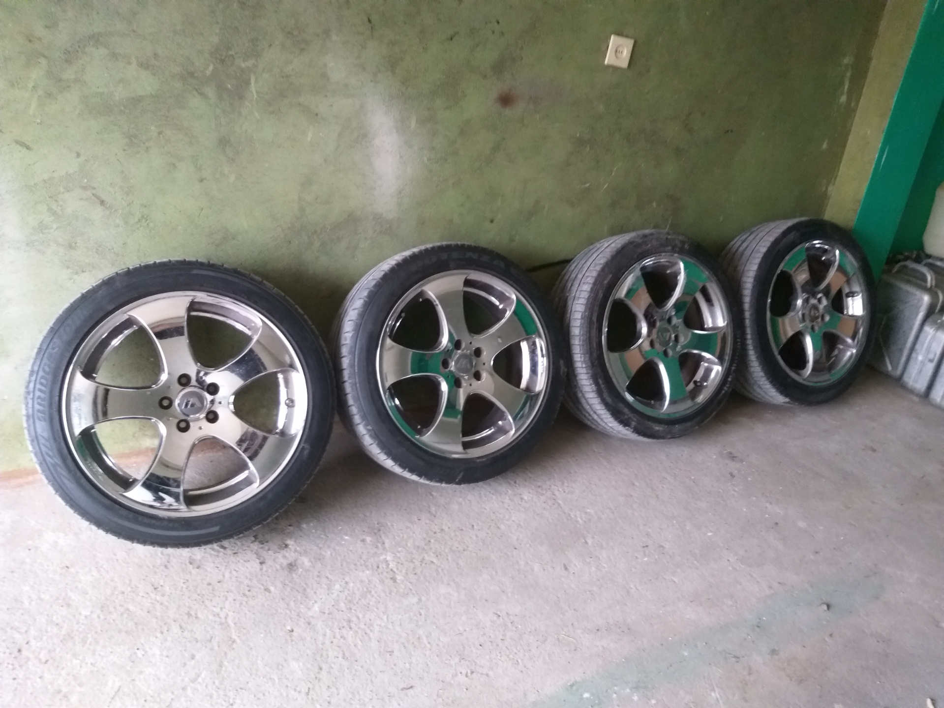 Dunlop r16. Work r19 5x112. 235/45 R19 8.5j. Колеса work r19 двусоставные. Work r16 Mercedes кованые.