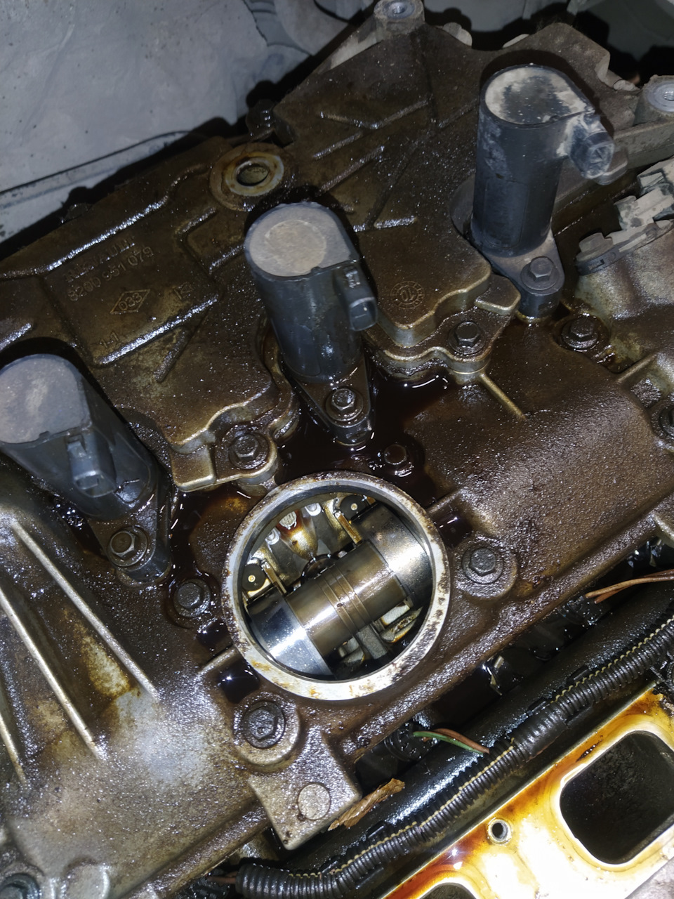 Выдавило заглушку верхнюю ГБЦ — Renault Fluence, 1,6 л, 2010 года ...