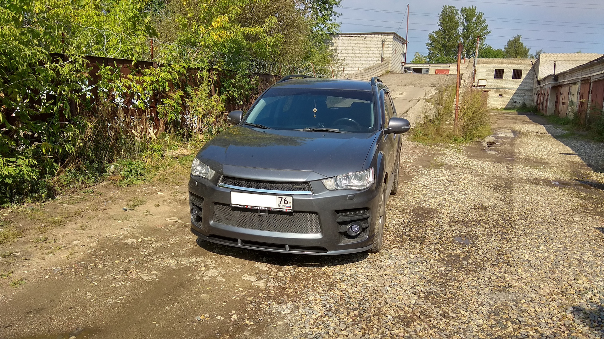 Установка губы на бампер Roadest — Mitsubishi Outlander XL, 2,4 л, 2011  года | стайлинг | DRIVE2