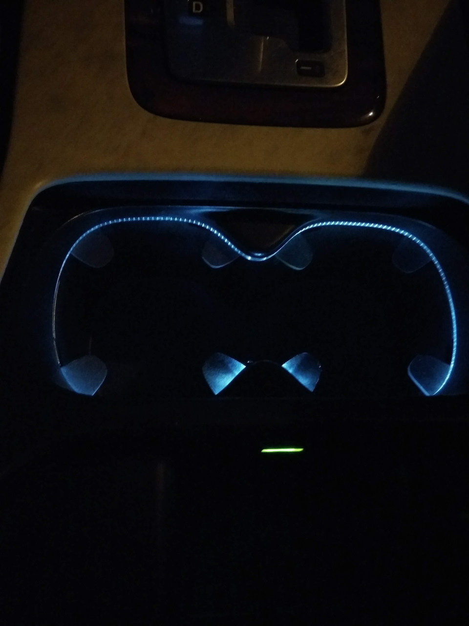 Вот на желтый диодик у меня задействован родной разъем) — Volvo XC70 III