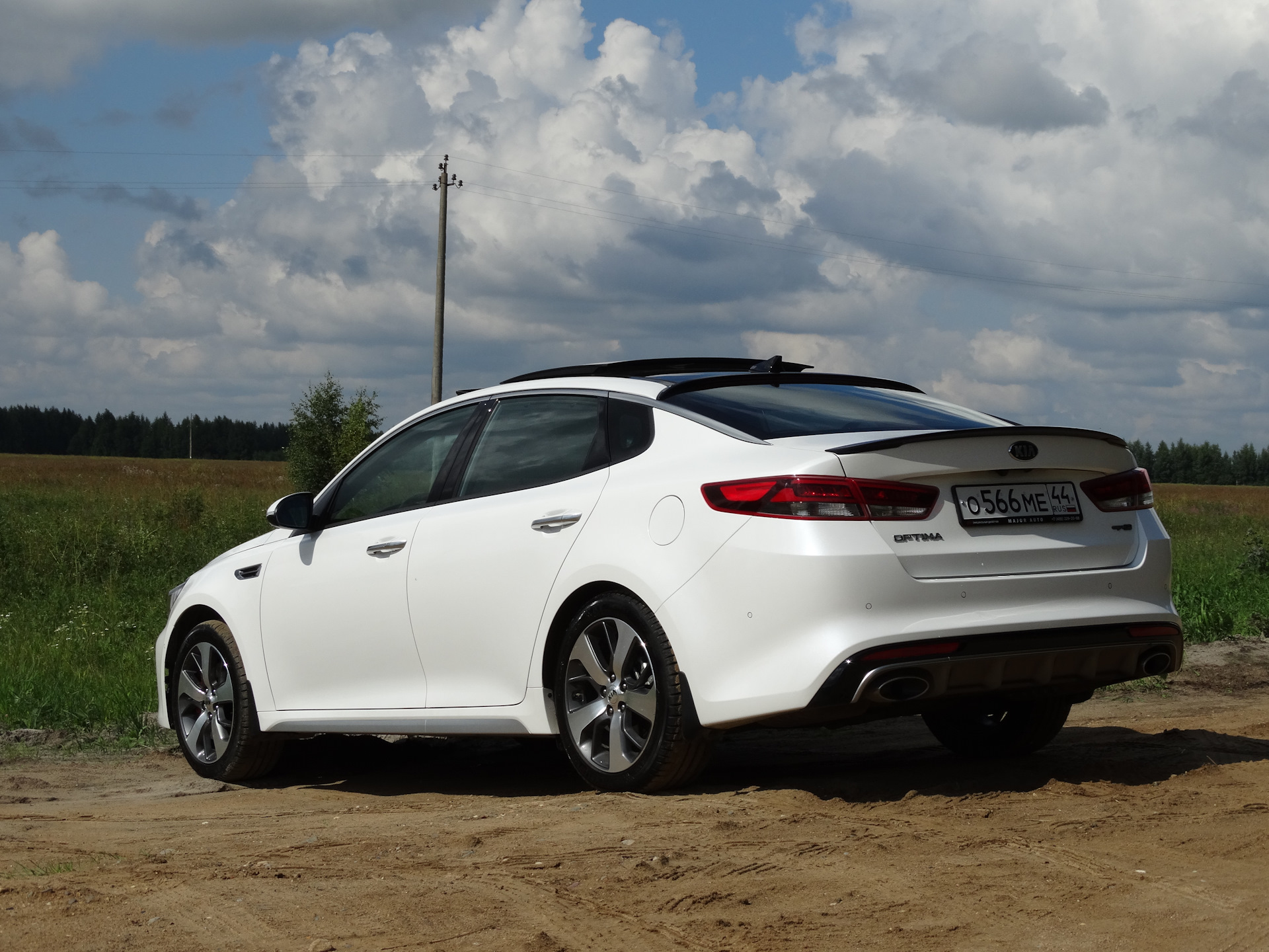 Kia Optima gt line белая