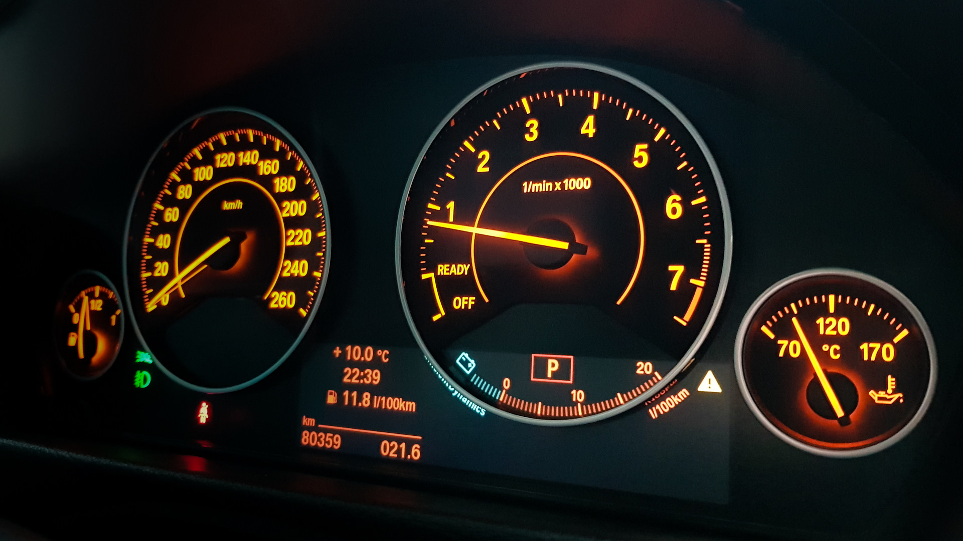 Прописать приборную панель. Приборка БМВ f30. BMW f30 приборная панель. Расширенная панель BMW f30. BMW 3 f30 приборная панель.