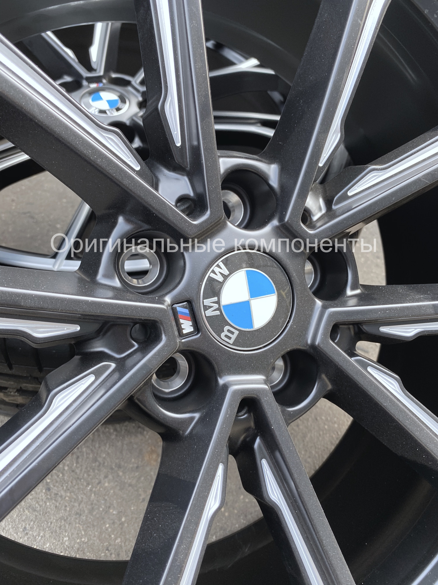 Черные летние колеса на БМВ 5. Черные диски 669М стиль BMW 5 G30 и ...