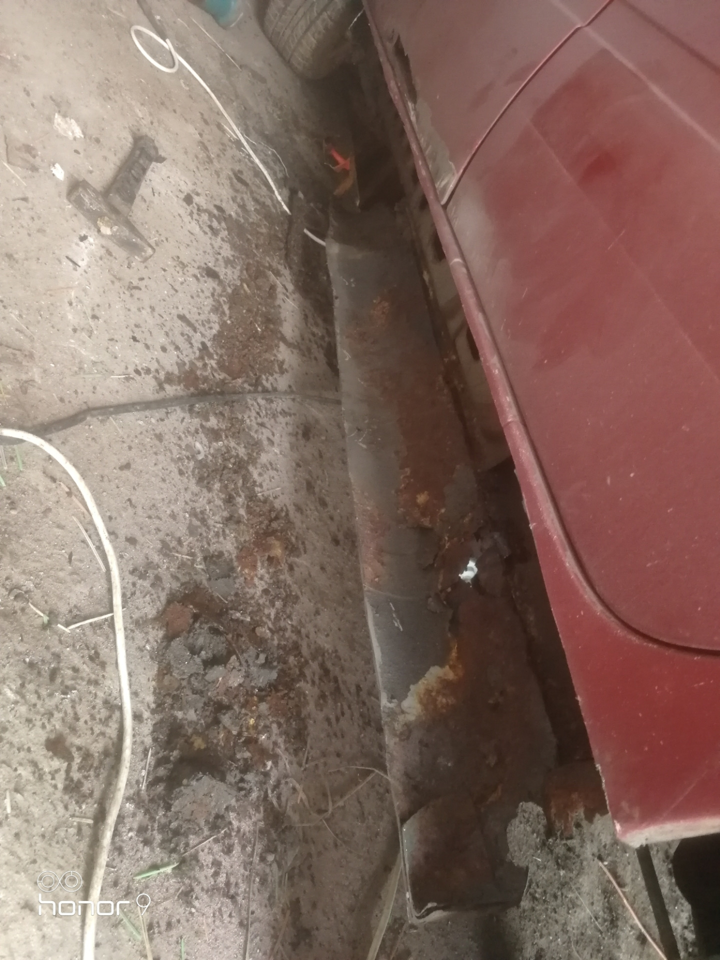 Водостоки калина. Уплотнитель водостока калина седан. Водосток лобового стекла, дефлектор granta kalina. Уплотнитель водостока пассат. Водостоки лобового стекла калина-2.