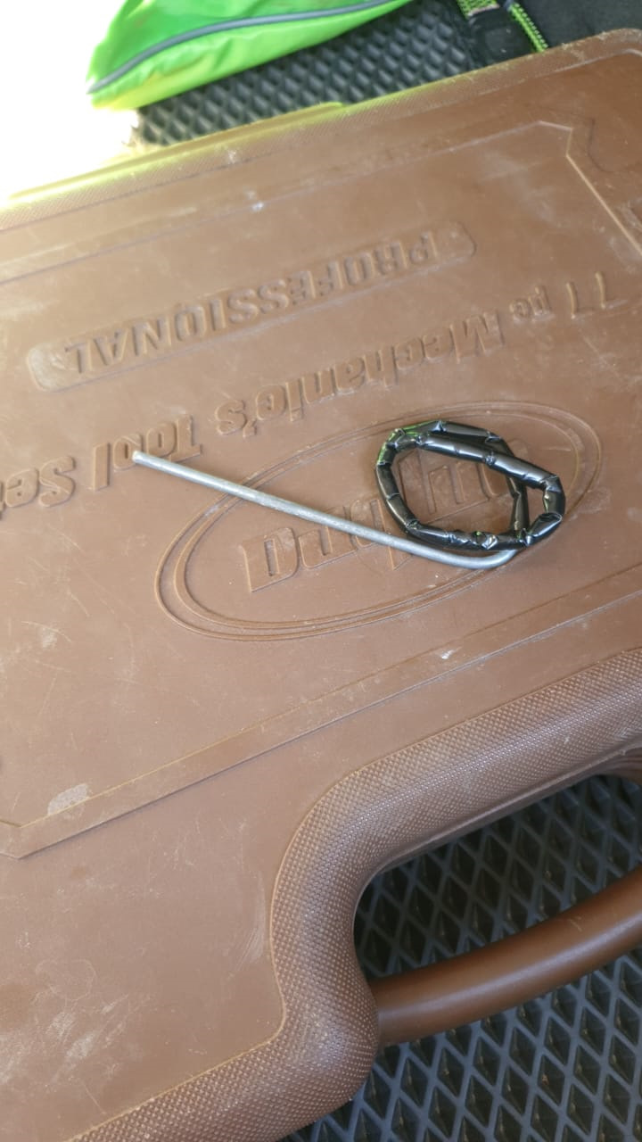 Сломался фиксатор лючка бензобака — Land Rover Discovery IV, 3 л., 2014 ...