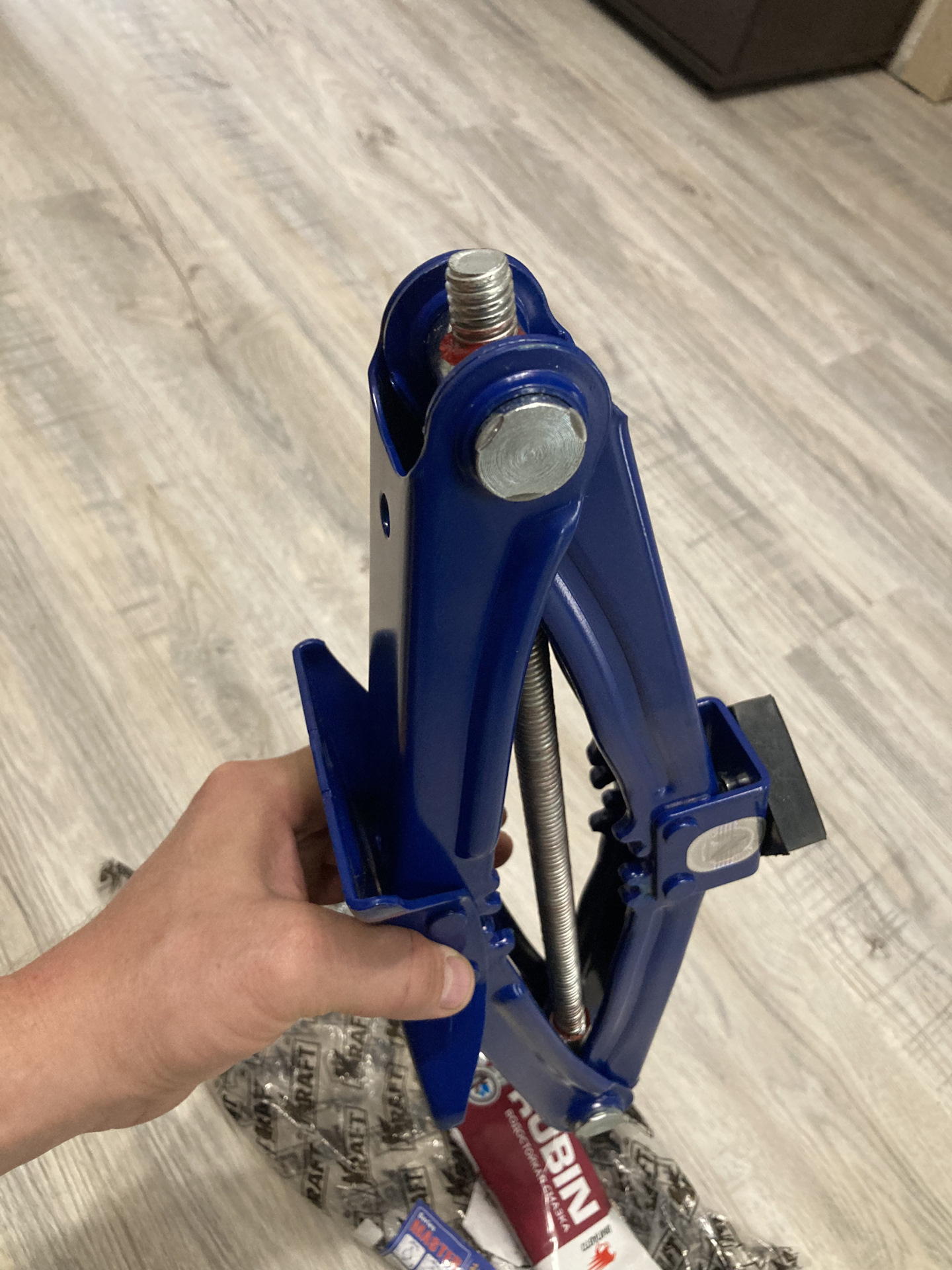 81. Домкрат ромбик Kraft 1,75т KT800054 — Lada 21102, 1,5 л, 2001 года ...