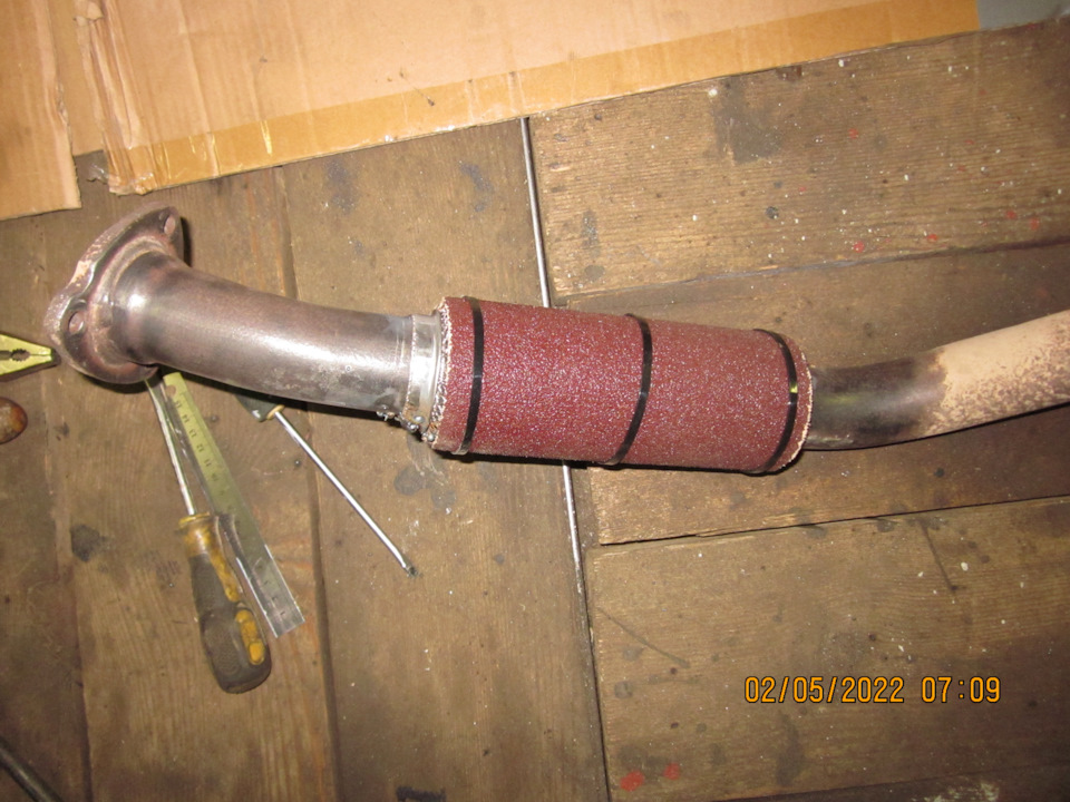 Обернул новую гофру наждачкой от попадания брызг сварки. Больше обернуть было нечем… — Lada Vesta SW (1G)