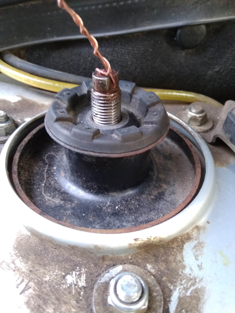 Замена боковых задних стёкол и резинок по гарантии. TSB KFR1491V081