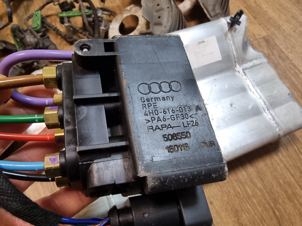 4H0616013 Блок клапанов AUDI A6 (4G)/AUDI A7/AUDI A8 (4H) VAG ...