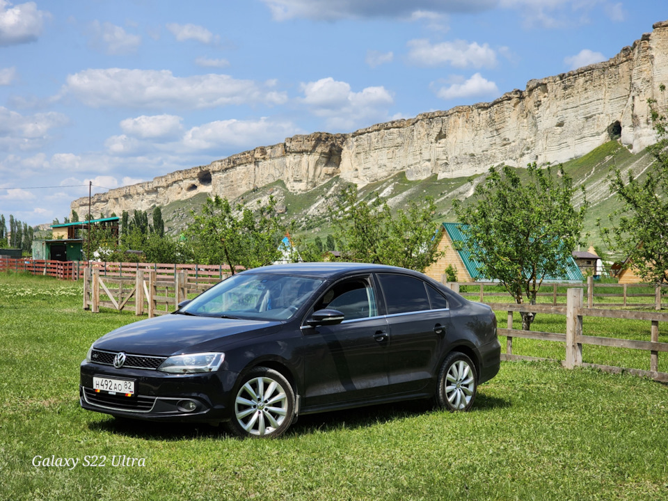 Скала Белая&Джетта черная — Volkswagen Jetta VI, 1,4 л, 2012 года ...