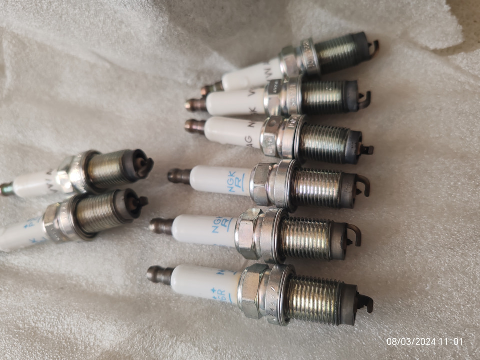 Чистка свечей зажигания — Volkswagen Passat B6, 1,4 л, 2008 года ...