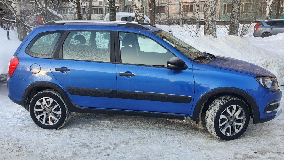 Lada Granta Cross синяя