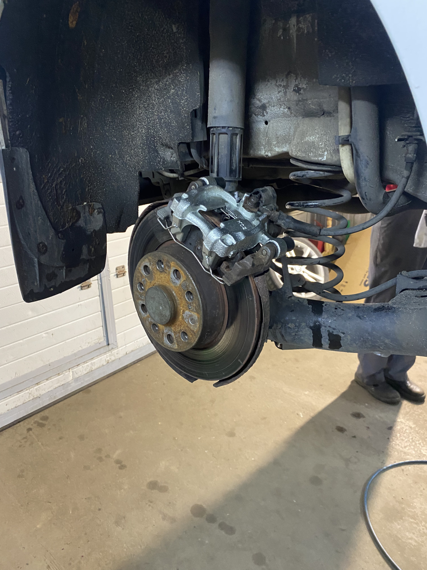 Замена суппортов, ремонт электроручника — Volkswagen Golf Mk7, 1,2 л ...