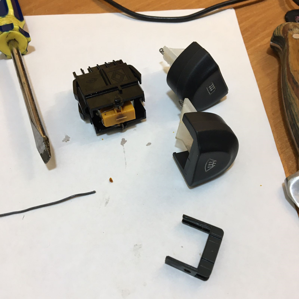 Кнопка обогрева стекла меган 2. Обогрев стекла рено меган 2. Megane 2 подогрев лобового стекла. Обогрев стекла рено меган 2. Кнопка обогрева стекла меган 2.