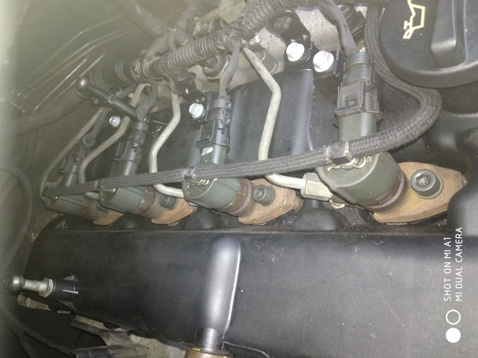 Всё собрал. Но не без приключений. Обошлась резьба под скобе на 4 и 1 цилиндрах. Китайские ввёртыши из пружинок доверия не внушили. То же токарь сделал ввёртыши по старинке на М12х1,75. Рассверлить сверлом 10,2 нарезал резьбу и на фиксатор резьбы выкрутил. Тем кто говорит что расверливать там некуда плюйте в рожу. — Hyundai Grand Starex