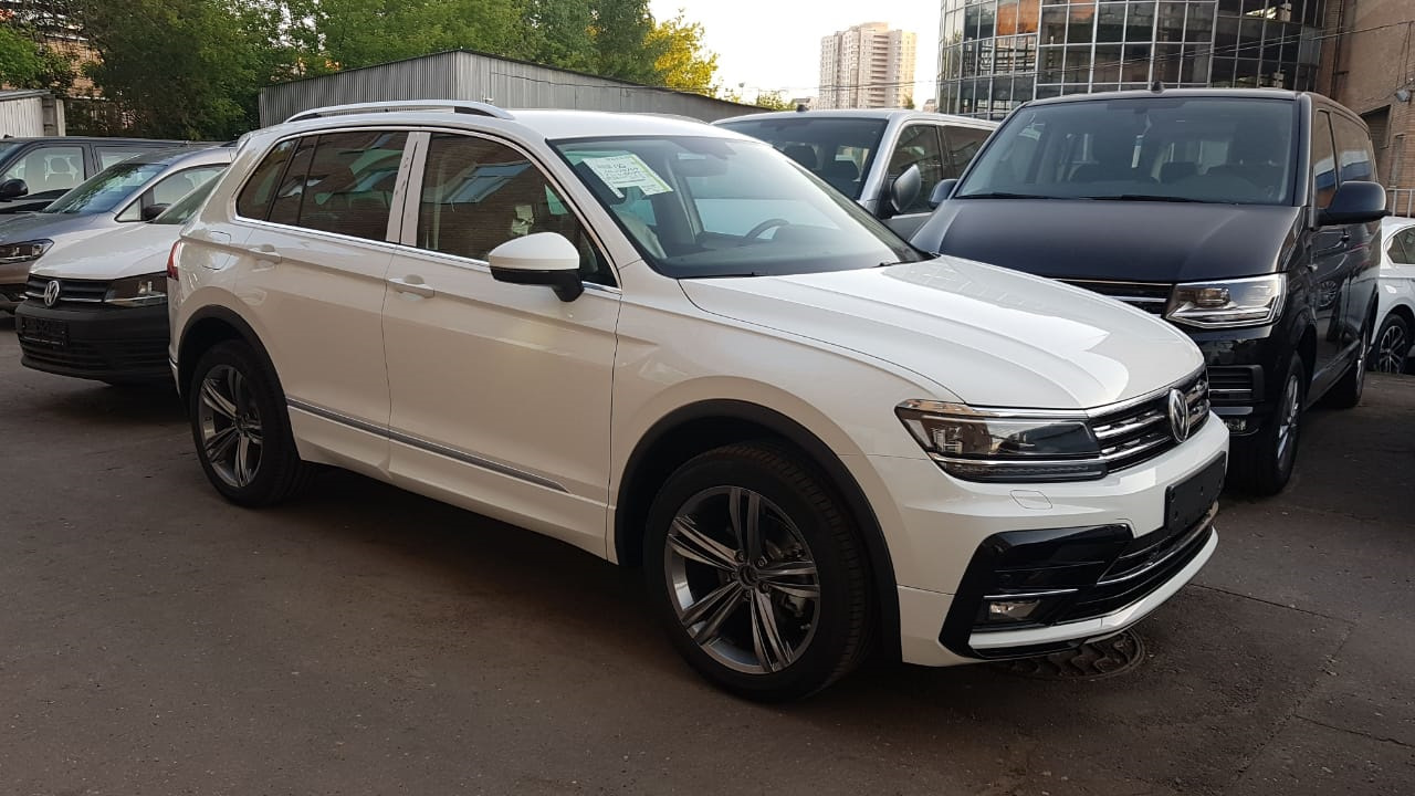 Тигуан 2.0 дизель. Tiguan 2018 2.0 TDI. Диски Тигуан спортлайн. Tiguan Sportline 2019 2.0 TDI. Стайлинг Фольксваген Тигуан 2018 спортлайн.