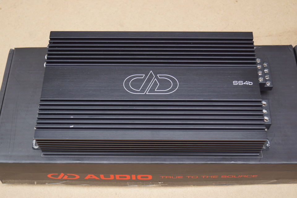 Картинка на лицевой стороне в натуральную величину. До последнего не верил, что он такой маленький. — Lada Приора Купе