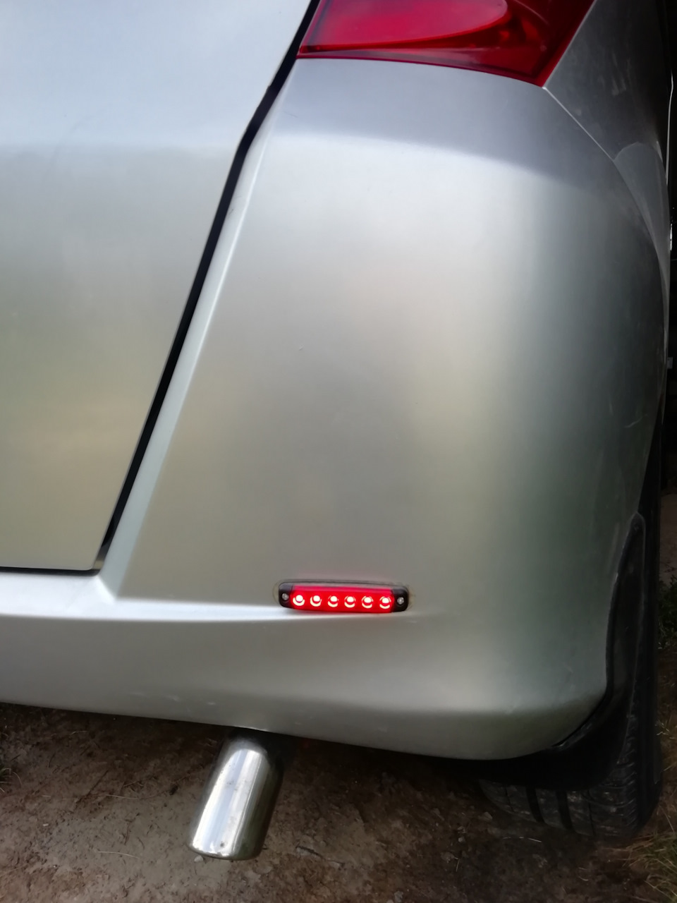 Правый — Honda Freed Spike