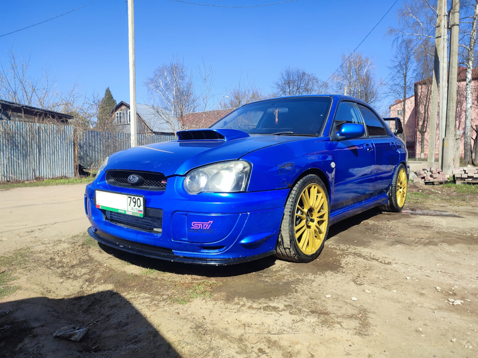 Бирюзовая Subaru Impreza WRX