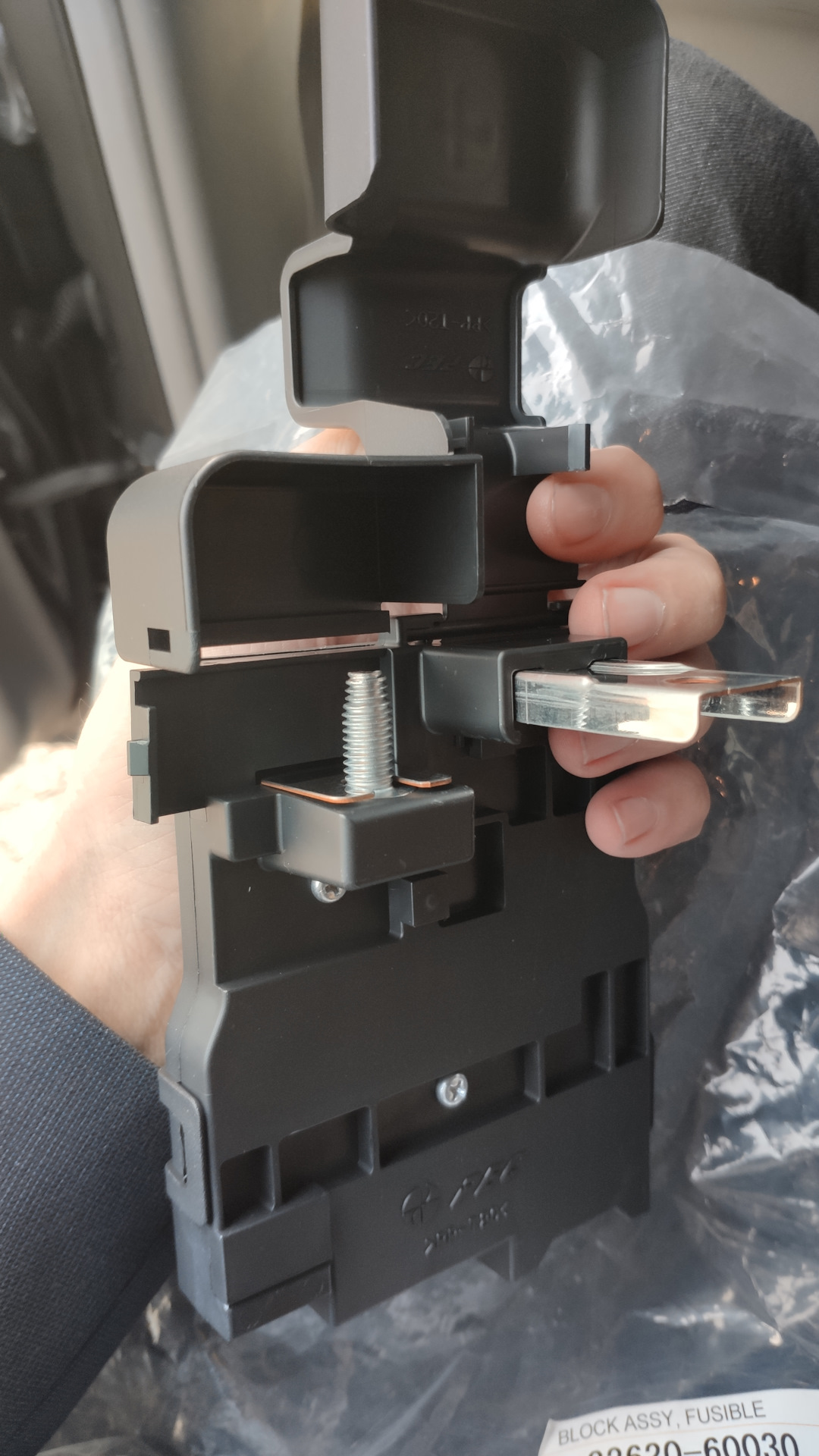 21. Блок предохранителей плюсовой клеммы — Toyota Land Cruiser 100, 4,7 ...