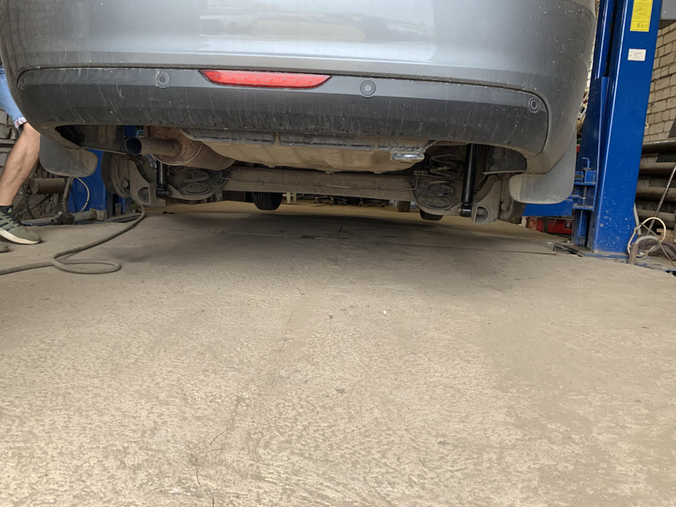 Замена задних амортизаторов 146 587км — Lada Vesta (1G), 1,6 л, 2019 ...