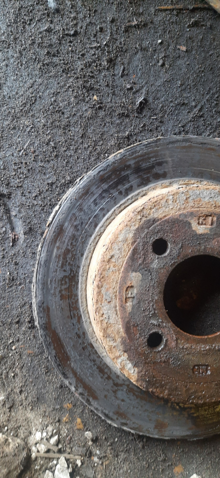 Солярис, замена задних амортизаторов. Тормозных дисков и колодок — DRIVE2