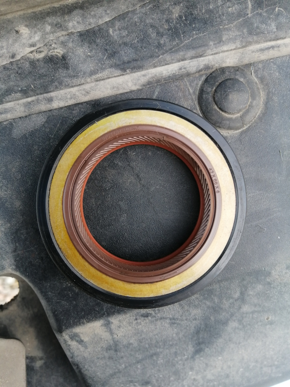 Временная побета над течью масла с переднего сальника коленвала ...