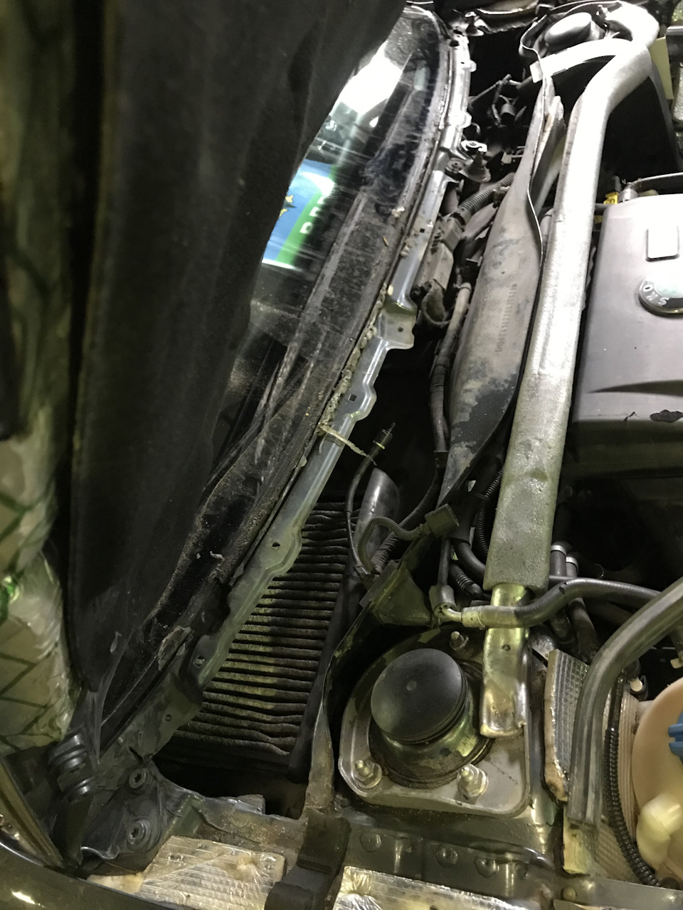 Замена пластиковых накладок на лобовом стекле — Skoda Octavia A4 Mk1, 1 ...