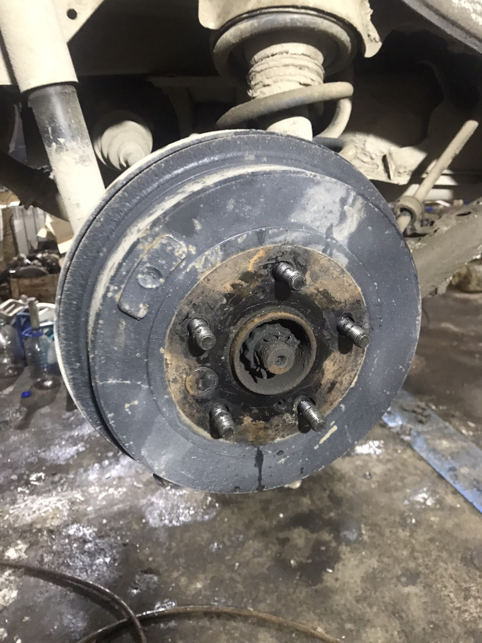 Замена тормозной жидкости и регулировка тормозных колодок — Toyota RAV4 ...